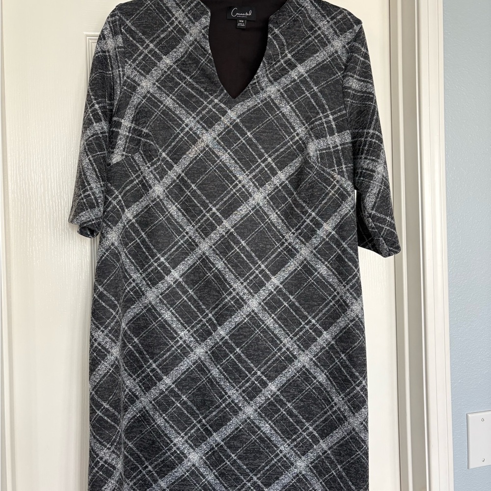 Connected Apparel Elegant Black Garment